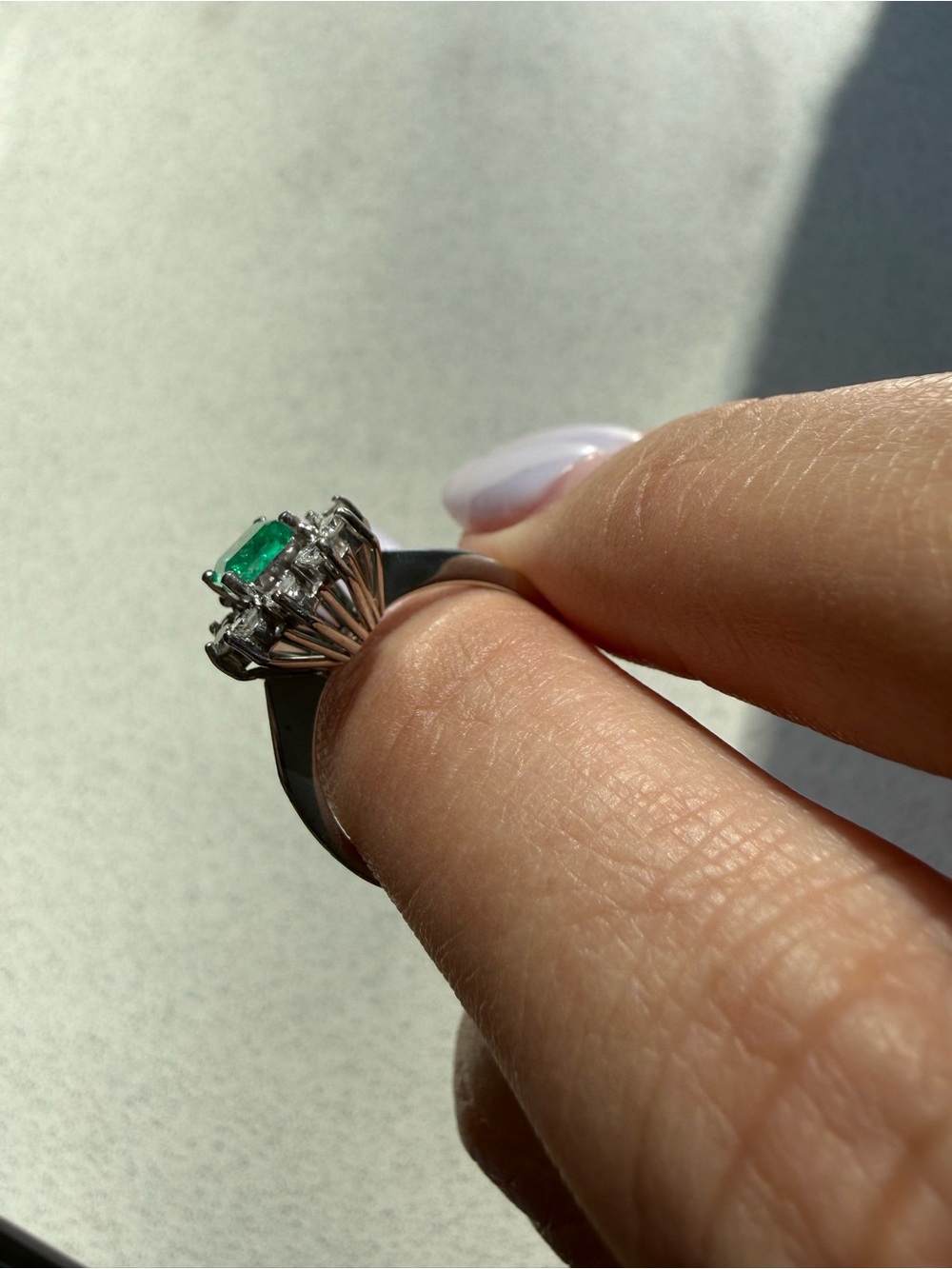 Natural Emerald and Diamond 18k White Gold Ring - size 7 - Picture 9 of 11